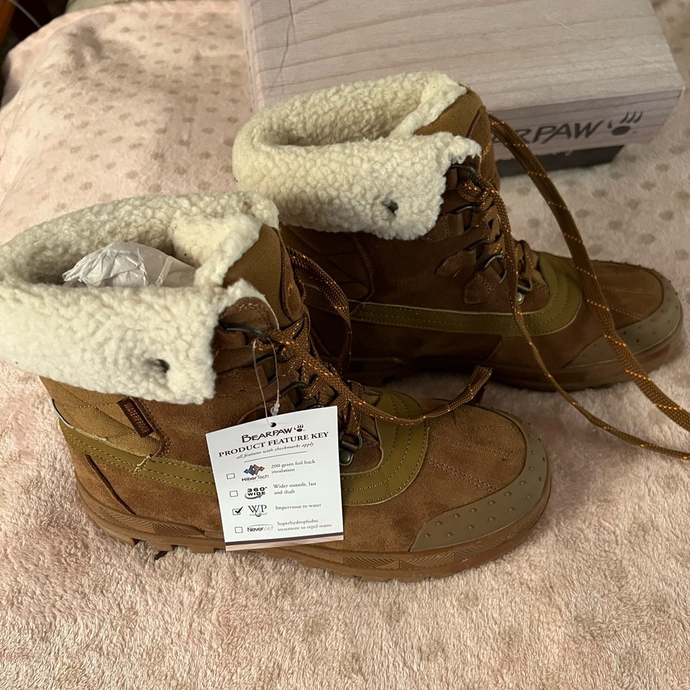 BearPaw snow boots, size 9 Medium width